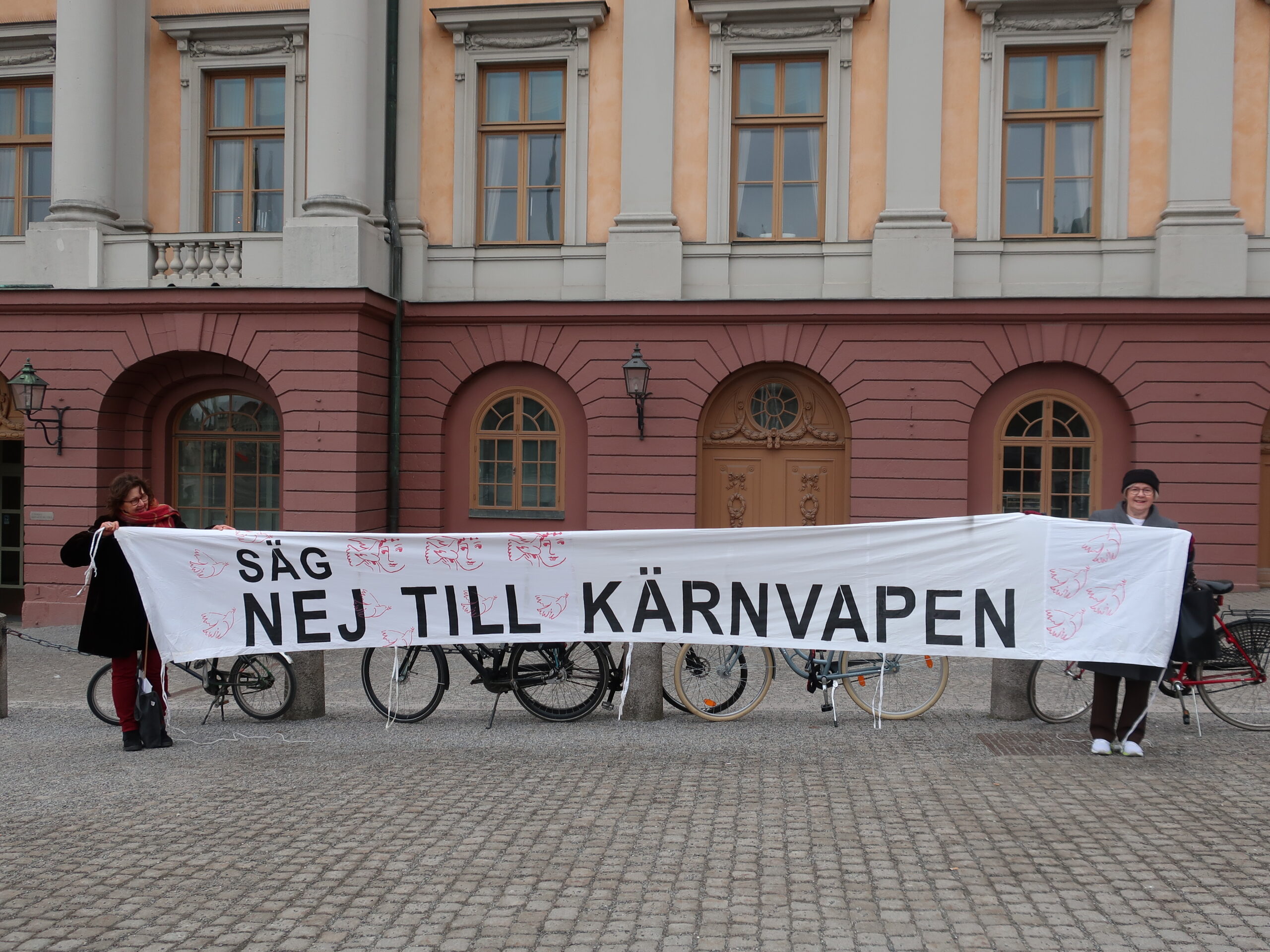 Tillit och motstånd under kärnvapenhotet